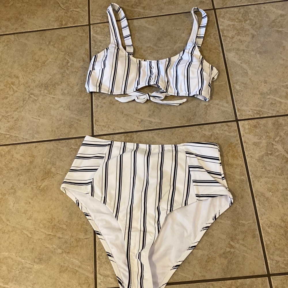 Cupshe Navy And White Vertical Stripe High Waisted Bikini Size Medium